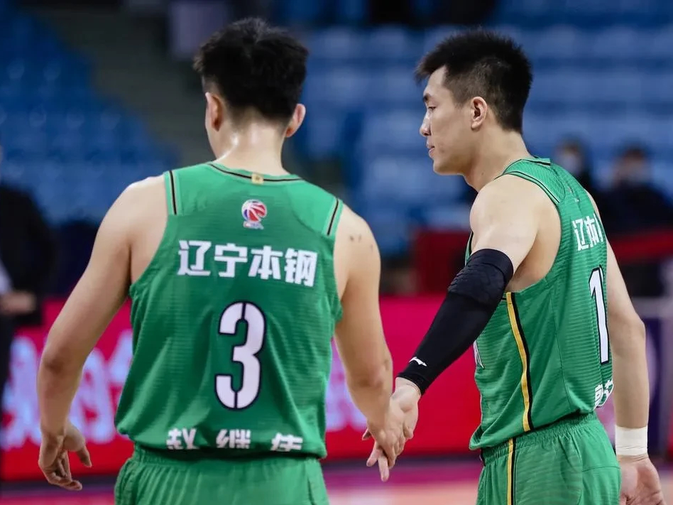 山东队力克上海队，郭艾伦惊艳四座